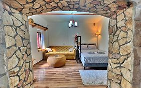 Chic Old Town Studio With Patio